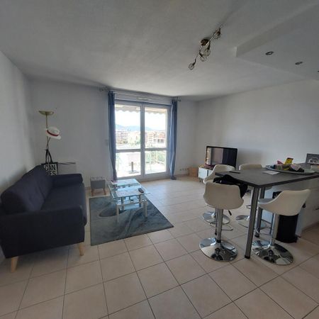 location Appartement T4 DE 73.27m² À CANNES - Photo 2