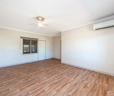 Prime coastal location - Photo 3