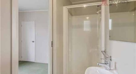 Large four bedroom property - Ideal for students! - Photo 5