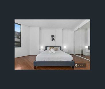Modern 3-Bedroom Apartment with Large Balcony & Secure Parking - Photo 5