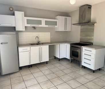 Location Maison 5 pièces 121m² COLLONGES AU MONT D OR 69660 - Photo 6