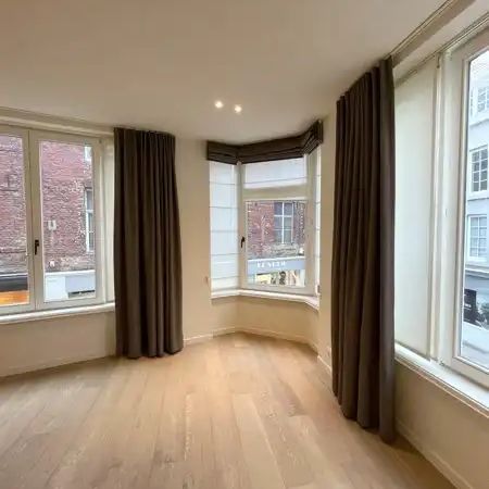 Instapklaar 2-slaapkamer appartement in hartje Kortrijk! - foto 1