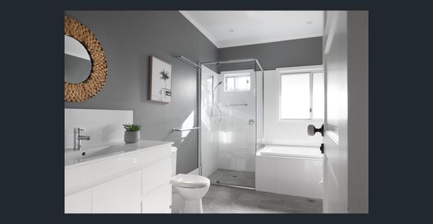 Classic Beach House Nestled In The Heart Of Byron Bay - Fully Furnished Short Term Let - Photo 1