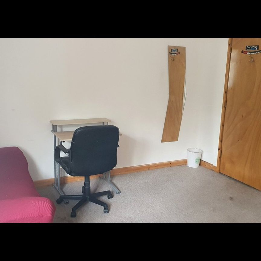 Room in a Shared House, Portswood Road, SO17 - Photo 1