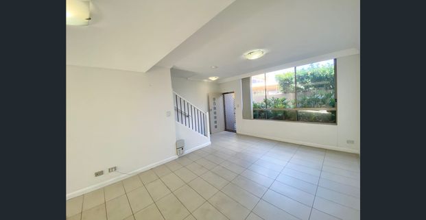 Modern Townhouse in Central Location - Photo 1