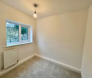 4 bedroom semi-detached house to rent - Photo 5