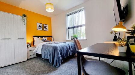 Brand new luxurious en suites in Eccles - Photo 3