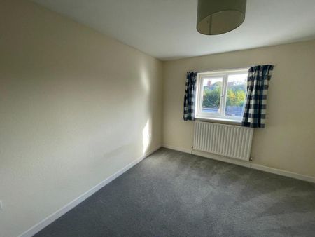 4 bedroom semi-detached house to rent - Photo 3