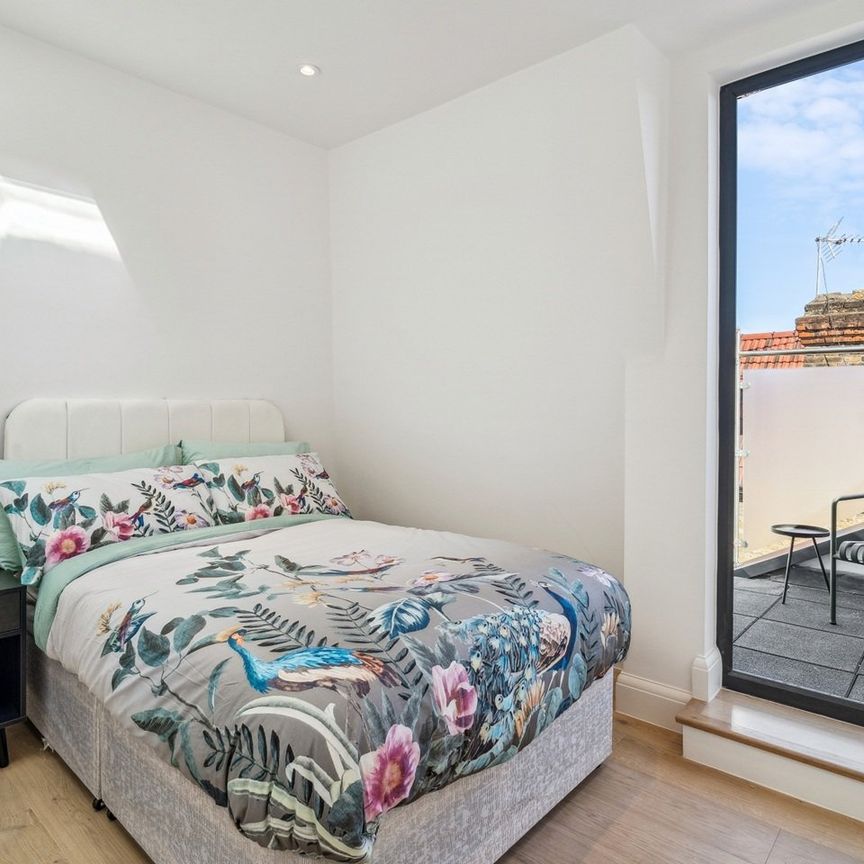 1 Bed Flat, Garratt Lane, SW18 - Photo 1