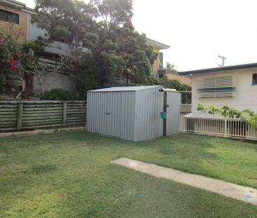 Elavated Home in West Gladstone - Photo 2