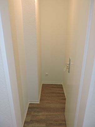 Renovierte drei Zimmer Wohnung in ruhiger Lage zum 01.11.2024 frei! - Photo 1