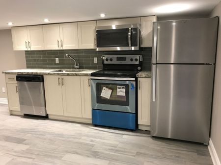 For Lease - 231 Albany Avenue, Toronto, Ontario - Photo 2