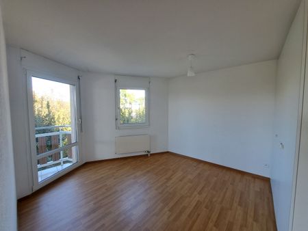 Spacious and bright 3.5p with balcony and fireplace for rent in Crissier - Photo 4