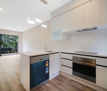Townhouse, great location - Photo 6