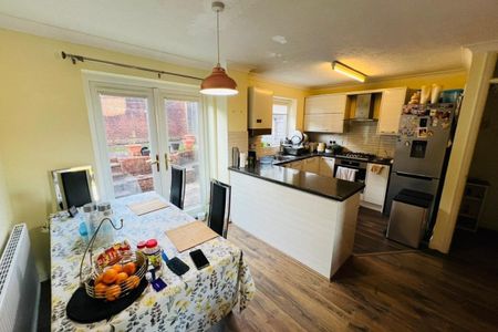 Downside Close - Photo 5