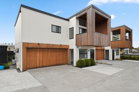 Discover the perfect blend of design, space, and location in this stunning three-bedroom, two-bathroom home over two levels on Victoria Street. - Photo 2