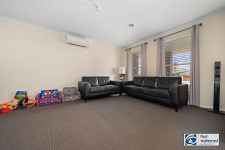 MARSDEN HEIGHTS FAMILY HOME - Photo 4