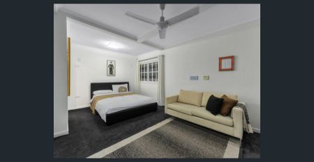 FABULOUS CHARACTER HOME IN CENTRAL SPRING HILL LOCATION WITH INGROUND POOL - Photo 4