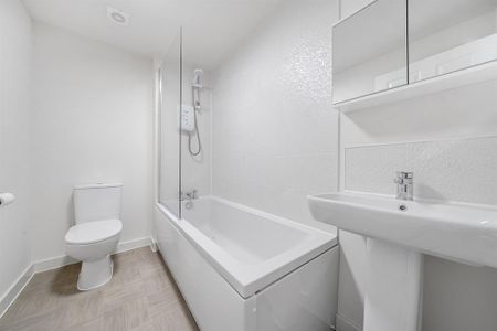 3 bedroom semi-detached house to rent - Photo 4