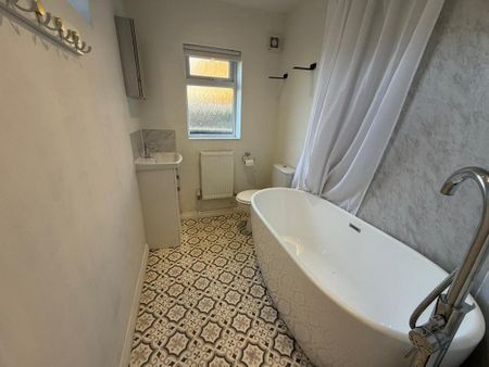 3 bedroom semi-detached house to rent - Photo 5