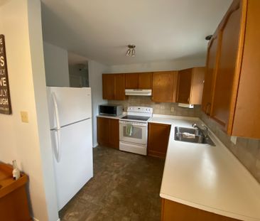 For Lease - 18 Helen Street Unit# UNIT 2, Kawartha Lakes, Ontario - Photo 5