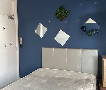 Studio Flat, Barons Court, W14 - Photo 5