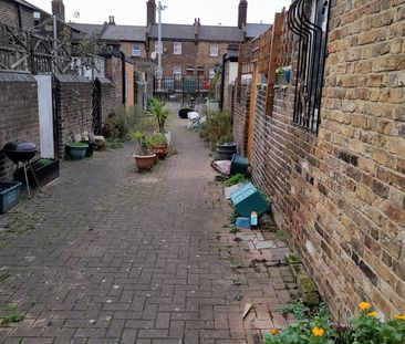 Room in a Shared House, Crewe Place, NW10 - Photo 6
