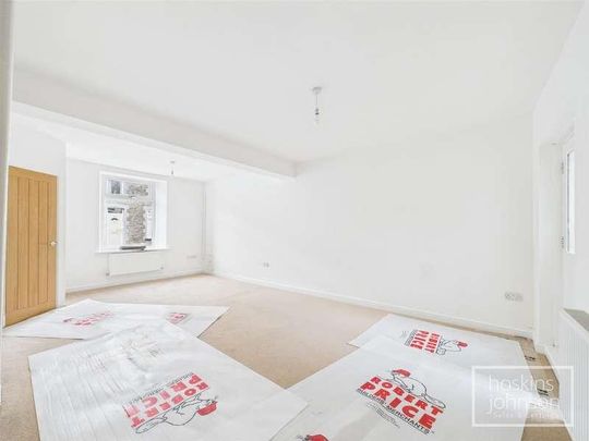 Middle Street, Pontypridd, CF37 - Photo 1