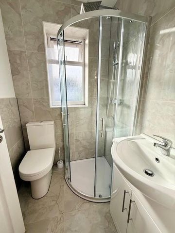 1 bedroom in a house share to rent - Photo 5