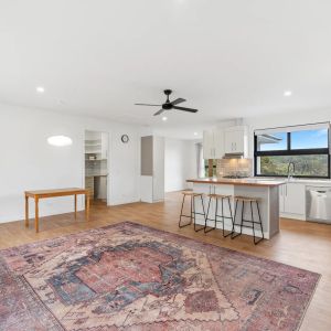 Comfort & Modern Living in Crafers West - Photo 2