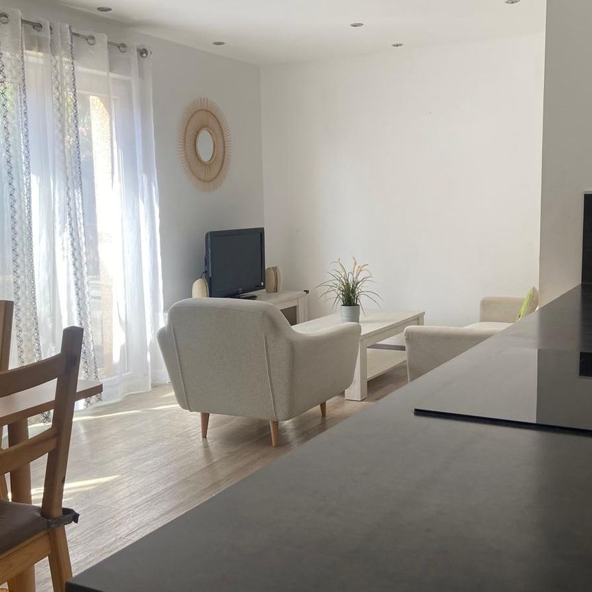 Location Appartement 3 pièces 58m² LES ANGLES 30133 - Photo 1