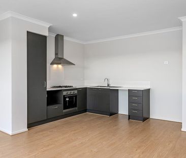 Well-Presented Townhouse Opposite the Park - Photo 3
