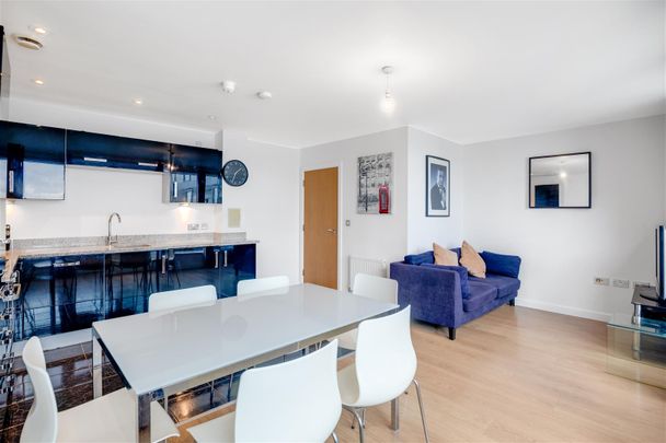 Penthouse To Let - Photo 1