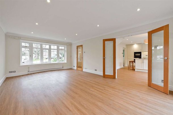 Well presented four bedroom home with garage and garden room - Photo 1