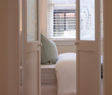 Art Deco Inspired Apartment in Central Manly - Photo 4