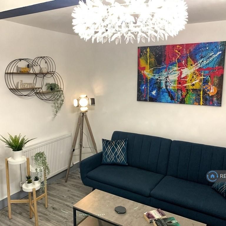 1 bedroom in a house share to rent - Photo 1