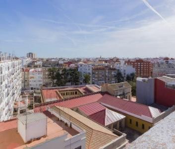 Stunning Penthouse for Rent on Gran Vía Fernando el Católico in Val... - Photo 6