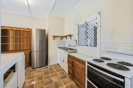 Spacious Two-Bedroom Plus Study in a Prime Location - Photo 4