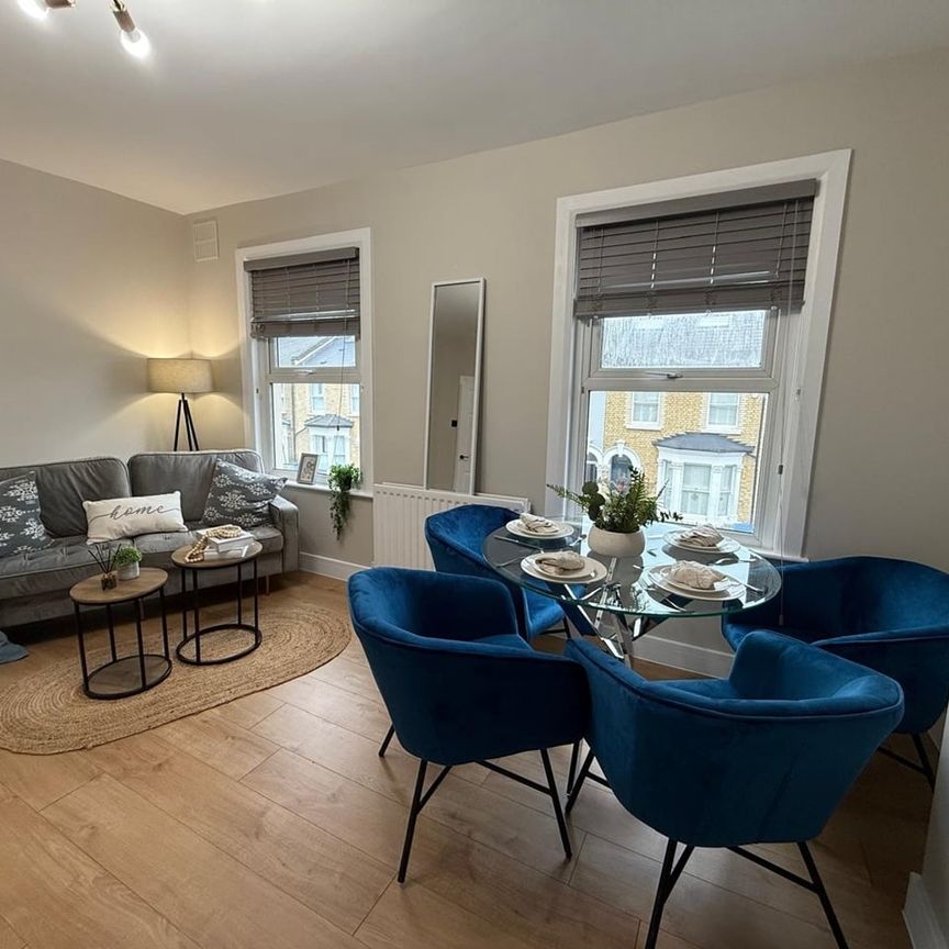 2 Bed Flat, Ulverscroft Road, SE22 - Photo 1