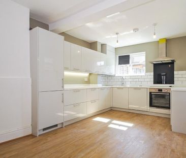 4 bedroom terraced house to rent - Photo 3