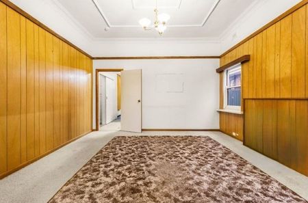 Classic Charm in Prime Box Hill Location – Spacious, Secure & Full of Potential - Photo 3