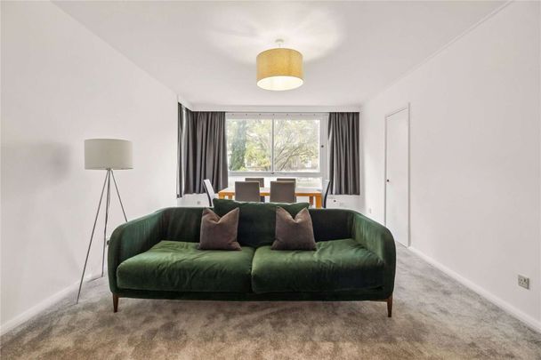 EXCLUSIVELY MANAGED BY SAVILLS. HMO APPROVED. PET FRIENDLY. Beautifully Presented 2-Bedroom Apartment in The Water Gardens, Hyde Park Estate. - Photo 1