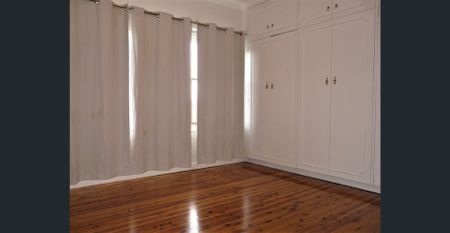 Three bedroom home with family yard - Photo 3