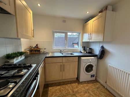 1 Bed Flat, Gleneldon Road, SW16 - Photo 2