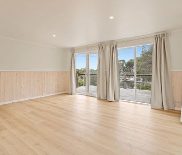 Fully Renovated Coastal Home - Photo 5