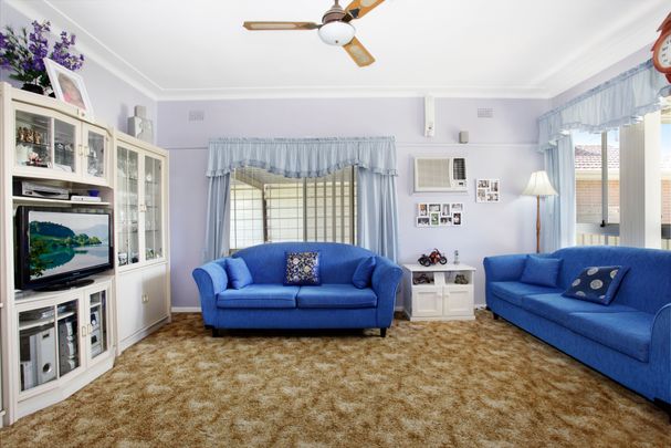 Family Home in sought after Location.....!! - Photo 1
