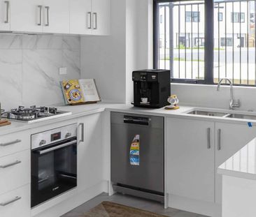 Two storey property in Papakura! - Photo 5