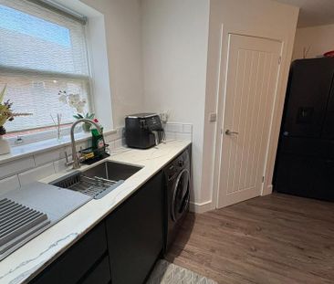 2 bedroom end of terrace house to rent - Photo 4