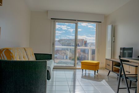 Location Appartement 1 pièce 22m² LES SABLES D OLONNE 85100 - Photo 2