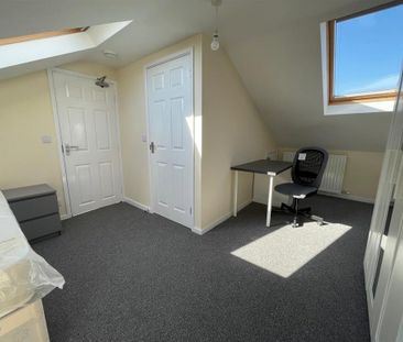 1 bedroom in a house share to rent - Photo 3